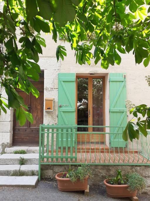 F2 De Caractere Dans Un Hameau Typique Provencal Appartement
