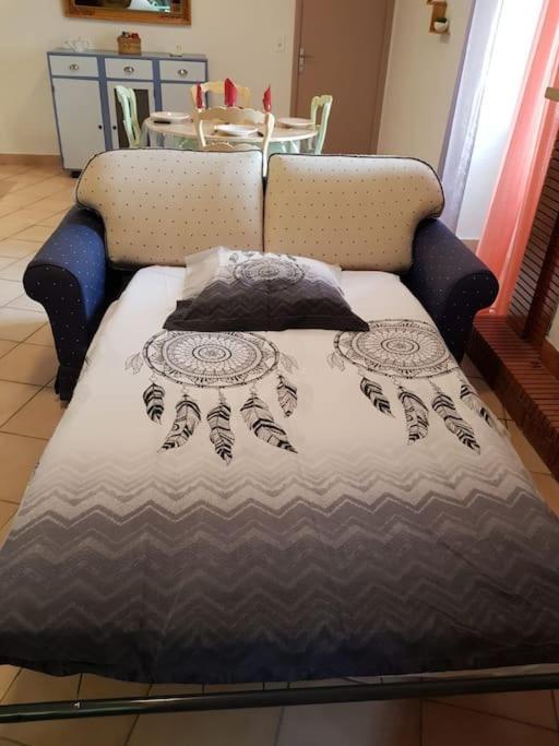 F2 De Caractere Dans Un Hameau Typique Provencal