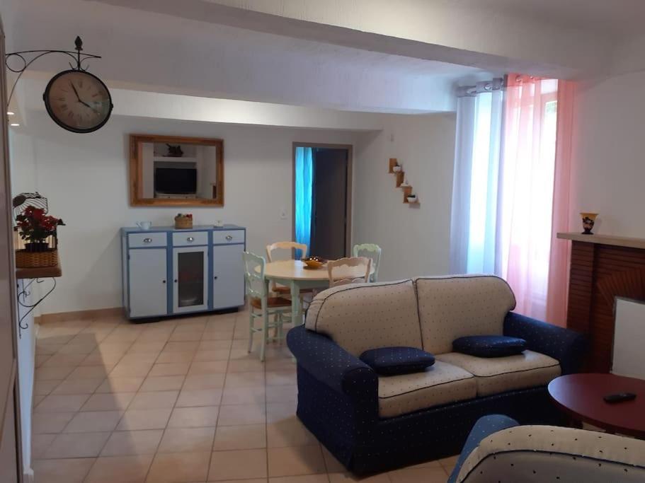 Appartement F2 De Caractere Dans Un Hameau Typique Provencal