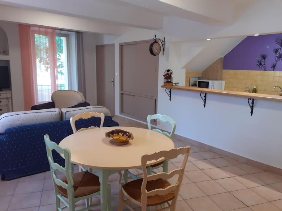 F2 De Caractere Dans Un Hameau Typique Provencal Appartement *