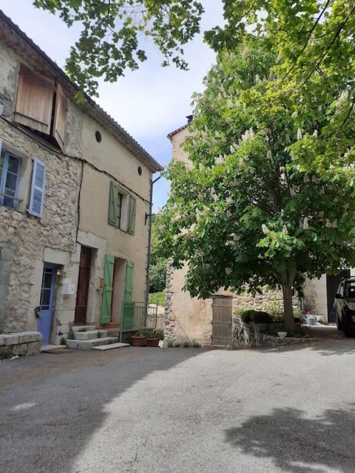 F2 De Caractere Dans Un Hameau Typique Provencal Apartment
